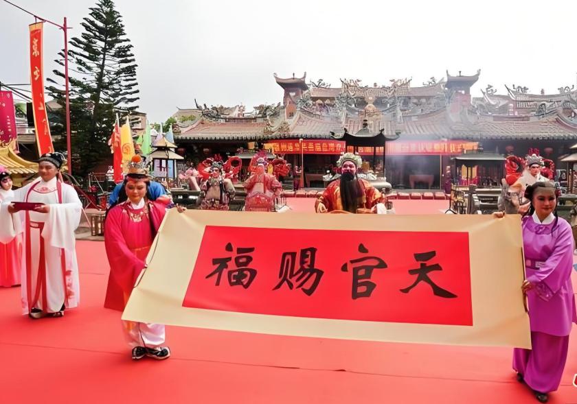 ▲兩岸信眾齊聚福建泉州通淮關岳廟共同祭拜關聖帝。(泉州通淮關岳廟供圖)