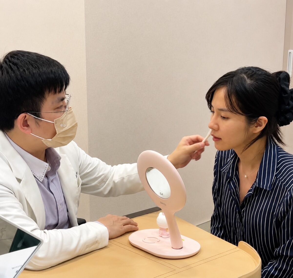 ▲醫師黃詠勝表示，保養不追求一次到位，而是依膚況分階段、分層次規劃，讓改善更自然。