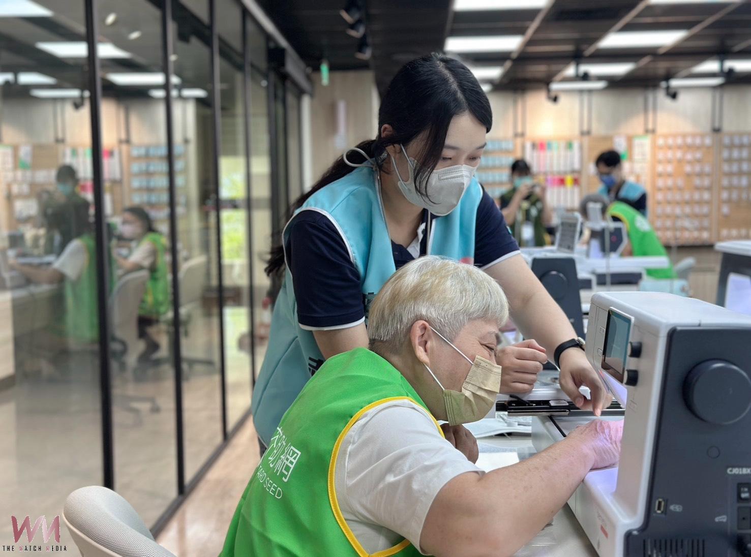從縫紉到刺繡接單　芥菜種會攜手企業培力弱勢家庭照顧者邁向自立