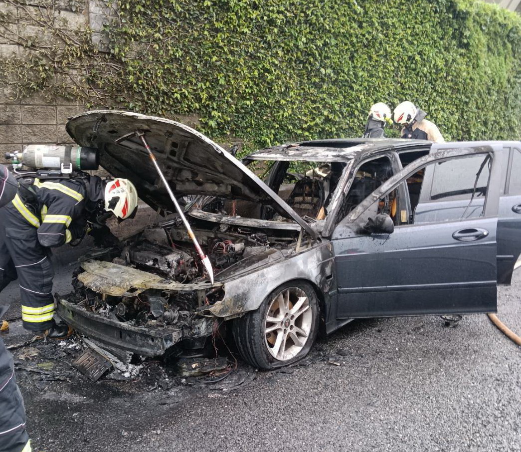 國道1號桃園段火燒車 自小客車緊急停靠無人傷亡