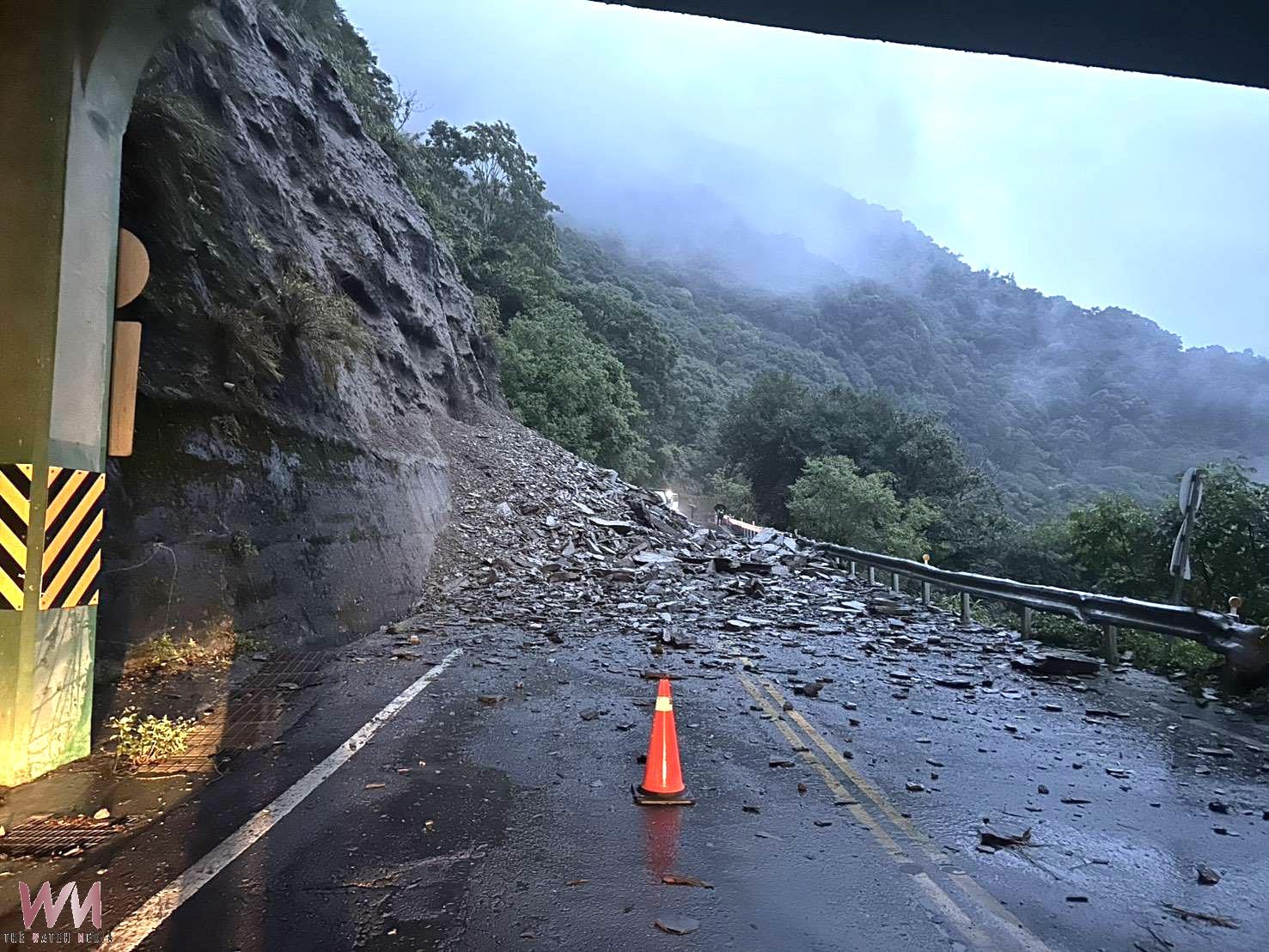 仁愛鄉台14線往廬山部落雲龍橋附近落石及山壁崩落目前封閉 - https://www.watchmedia01.com