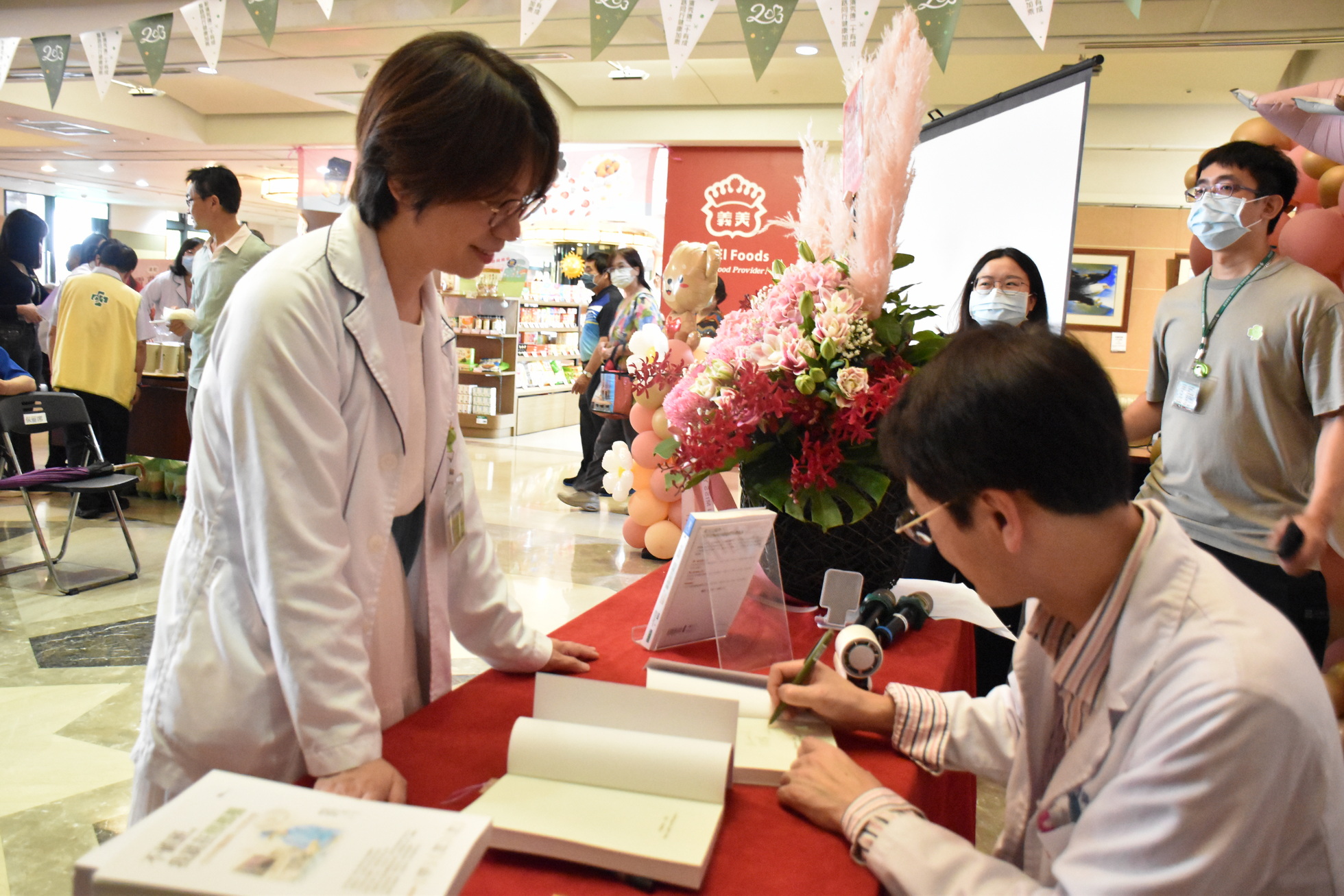 診間外的人生書寫　林建華醫師新書溫暖登場 - https://www.watchmedia01.com