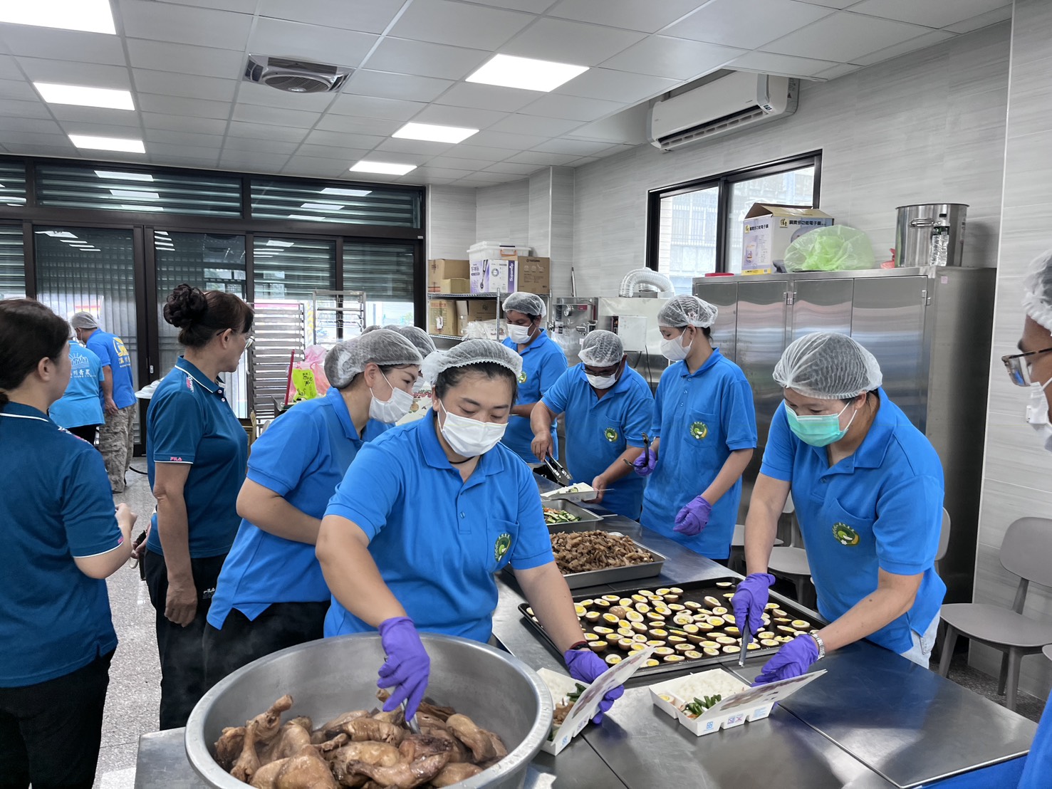 滷雞腿、在地菜全上桌！溪州青農愛心便當暖胃更暖心