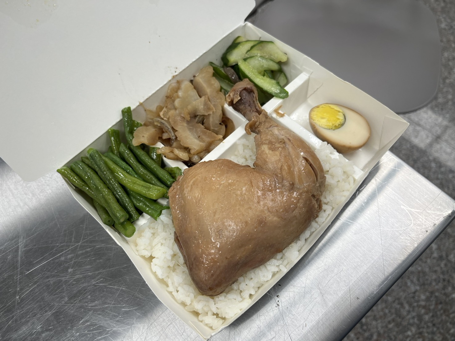 滷雞腿、在地菜全上桌！溪州青農愛心便當暖胃更暖心 - https://www.watchmedia01.com