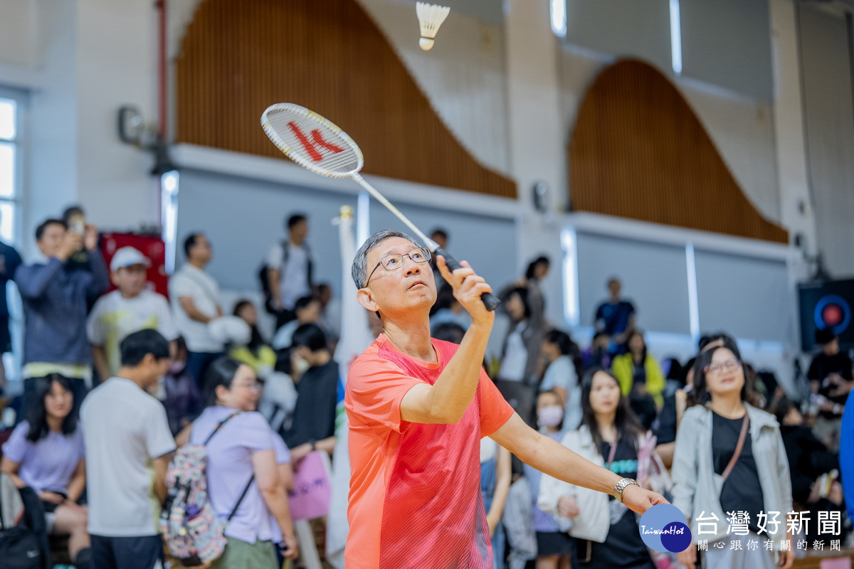 桃園市副市長王明鉅出席「桃園市第10屆公教人員羽球錦標賽」主持開球儀式。<br /><br /> 