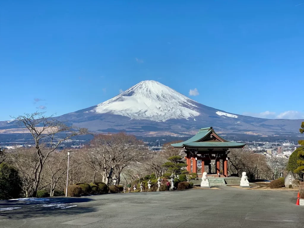 秀泰生活攜手快樂家旅行社推出「暑假放風計畫」，會員消費滿額即有機會抽中日本5天4夜機加酒等旅遊好禮，將夏日驚喜延伸至下一趟旅行。