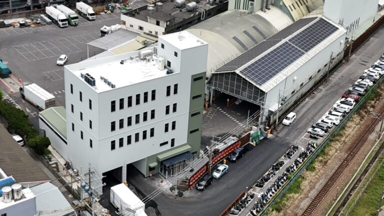 全新啟用的大肚防疫辦公大樓以「破舊立新」為設計理念，重新整合已有50多年歷史的廠區動線規劃，打造進廠第一道生物安全防線。（圖／嘉吉公司  提供）