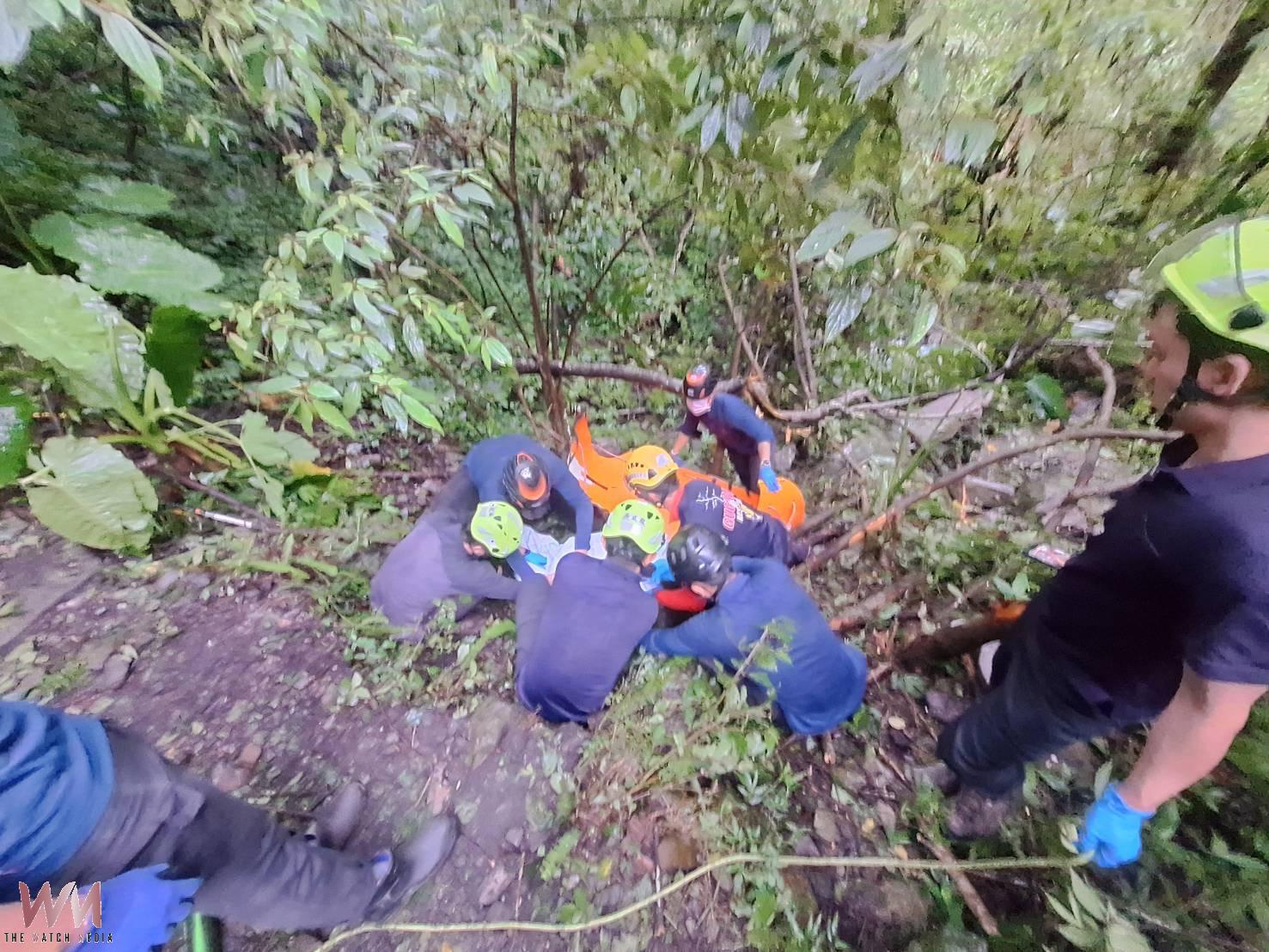 台中和平區蝴蝶谷步道落石砸中登山團 4死1傷　消防搜救人員持續搶救中