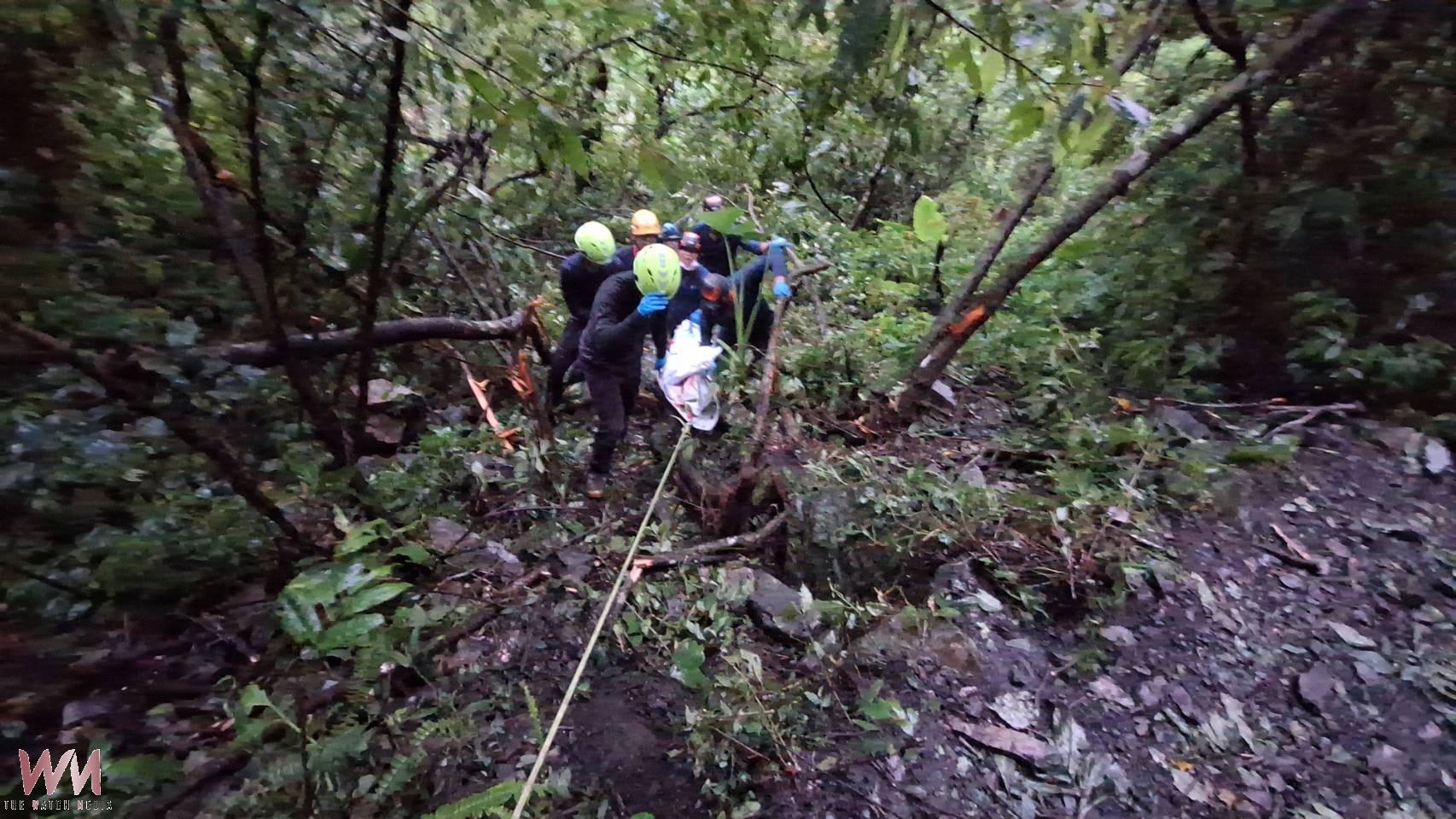 台中和平區蝴蝶谷步道落石砸中登山團 4死1傷　消防搜救人員持續搶救中 - https://www.watchmedia01.com