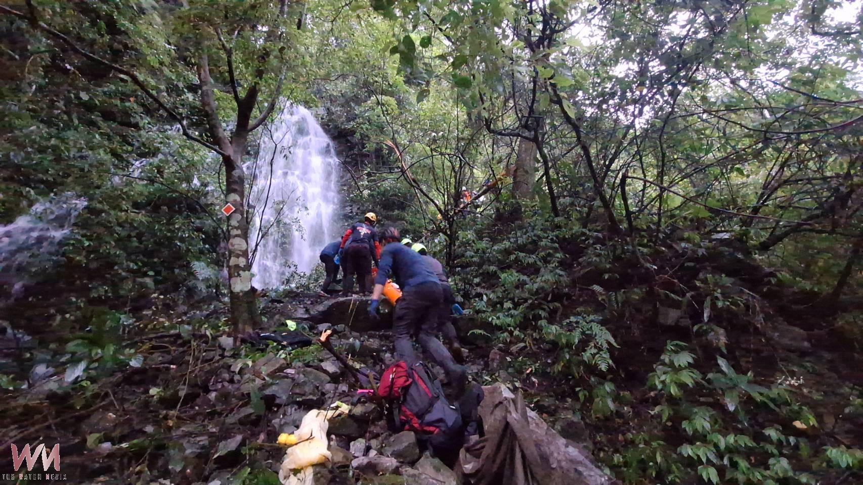 台中和平區蝴蝶谷步道落石砸中登山團 4死1傷　消防搜救人員持續搶救中 - https://www.watchmedia01.com