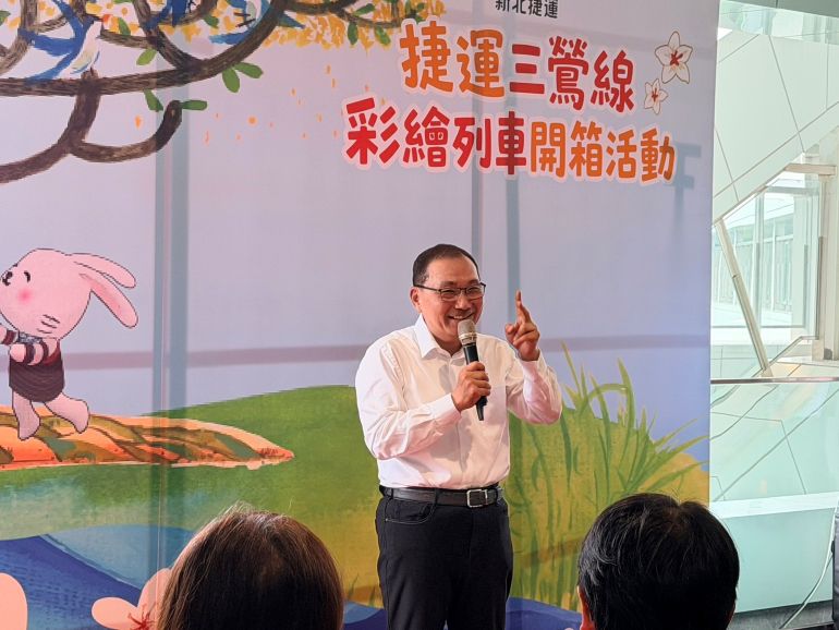 藝術開進捷運! 三鶯線主題彩繪列車開箱 39 《圖說》市長侯友宜表示,市府推動捷運建設,不僅重視工程品質與營運安全,也希望將藝術融入市民生活。〈捷運局提供〉