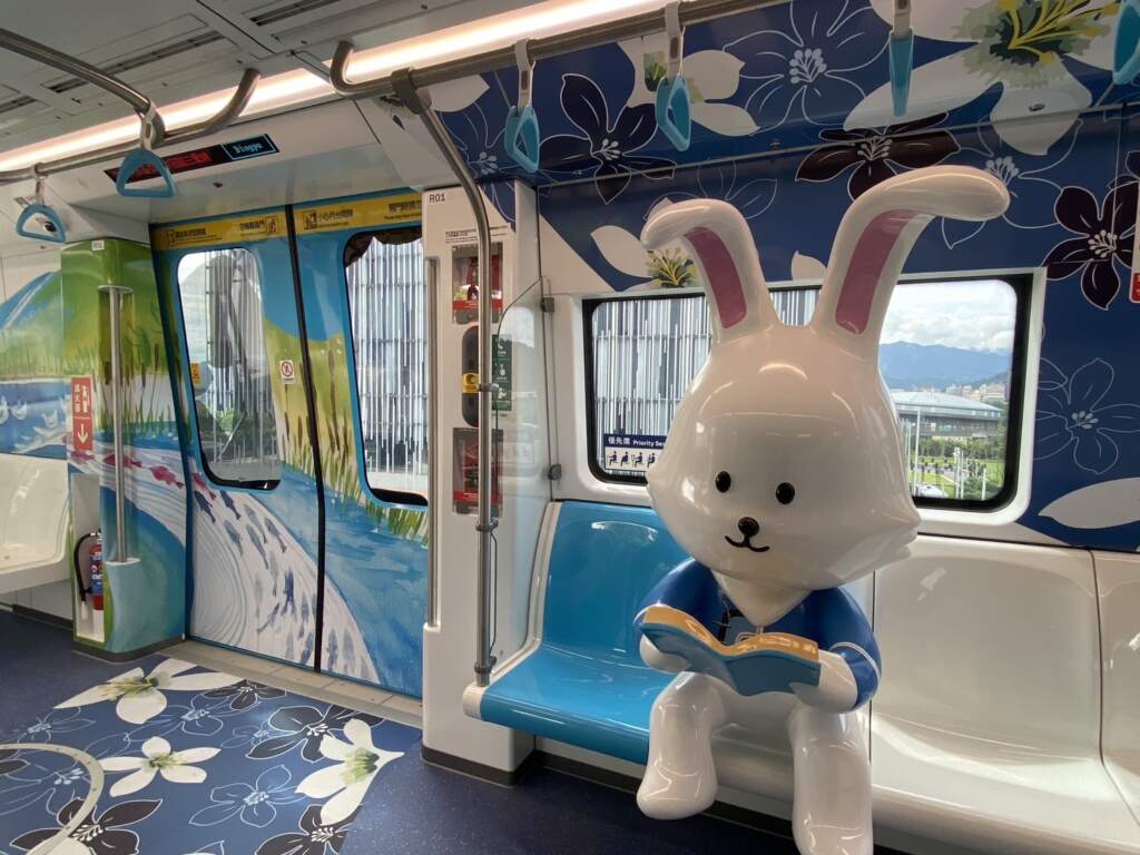 ▲三鶯線主題列車結合客家元素。