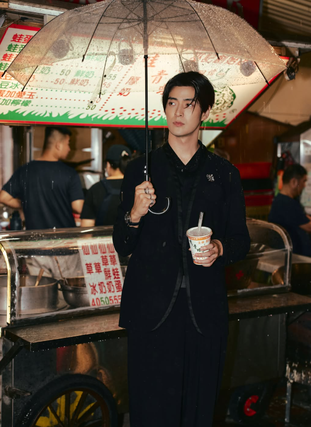 James Lee同台莫文蔚受到矚目。(圖/翻攝James Lee IG)