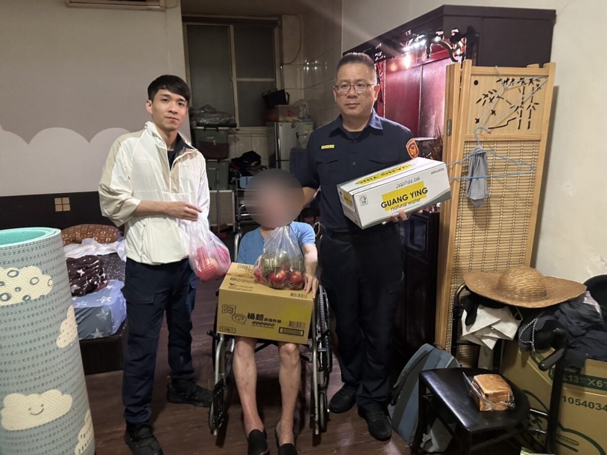 ▲員警除帶來救急物資,也串聯社福資源接力關懷,讓這份跨越距離的牽掛,有了最溫暖的回應。