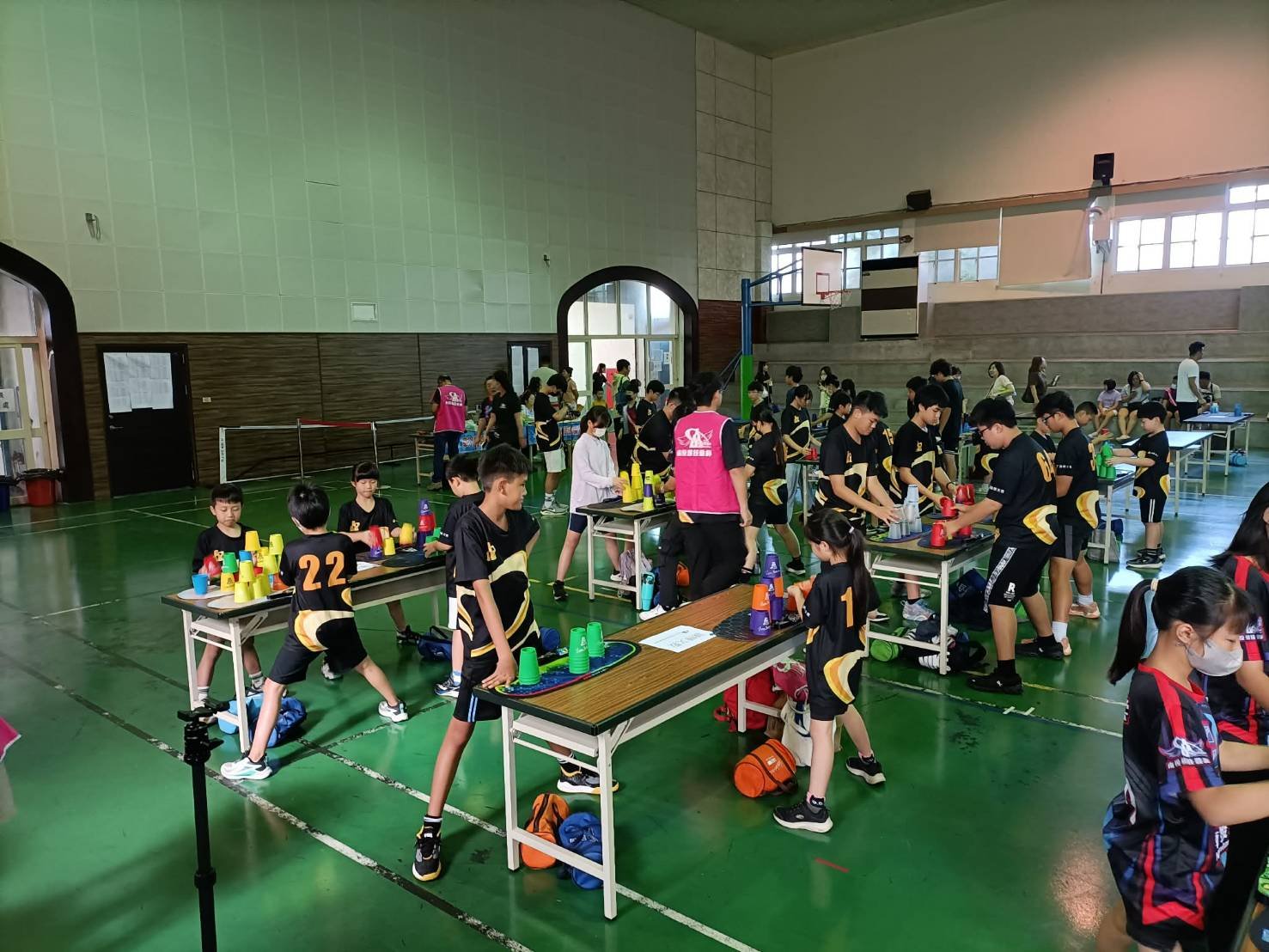 (有影片)/鹿港國小疊杯錦標賽登場 130學童跨縣市同場競技 - https://www.watchmedia01.com