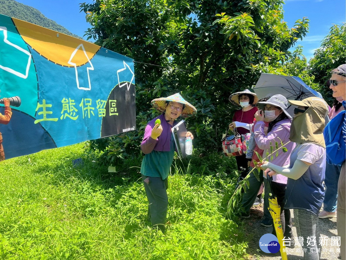 水里鄉林裕翔以酪梨辦食農教育體驗。（縣府提供）<br /><br /> <br /><br /> 