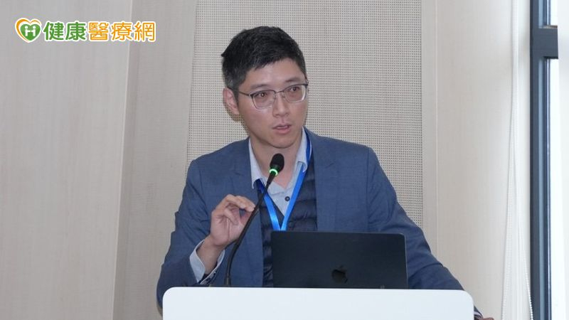 小心拖成潰瘍!醫師提醒:靜脈曲張越早治療越好