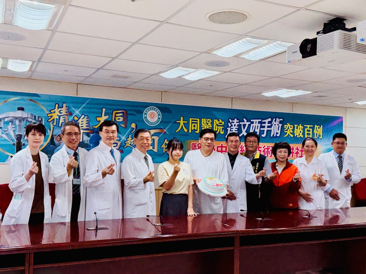 ▲大同醫院達文西手術團隊(記者 李堂安 翻攝)