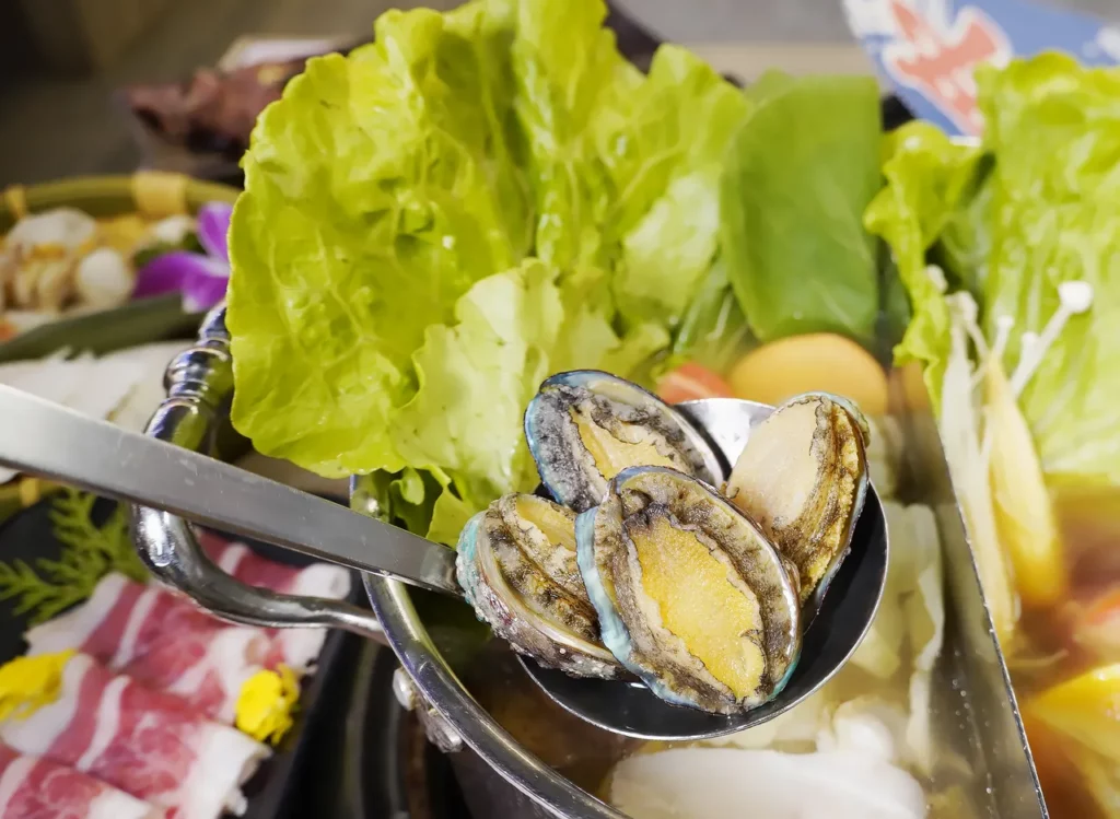 馬辣集團品牌-涮樂和牛鍋物,世足應援,「九孔鮑魚吃到飽」
