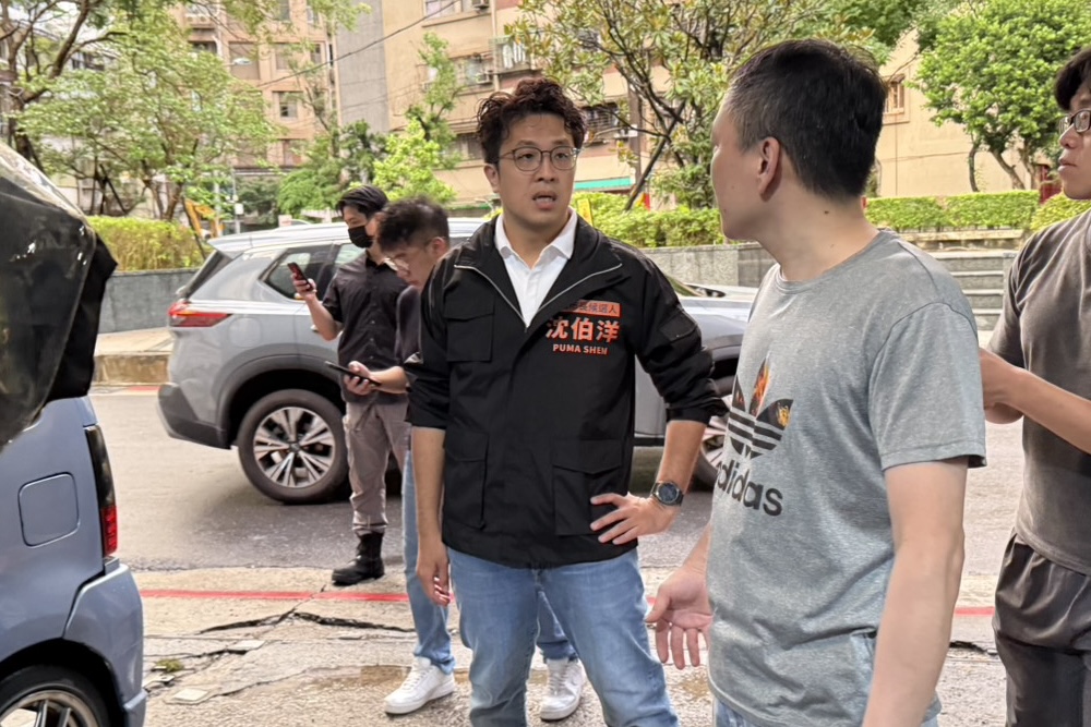 綠營護航沈伯洋「消毒說」大翻車 網譏:不懂環衛瞎扯亂罵 206 綠營護航沈伯洋「消毒說」大翻車 網譏:不懂環衛瞎扯亂罵 205