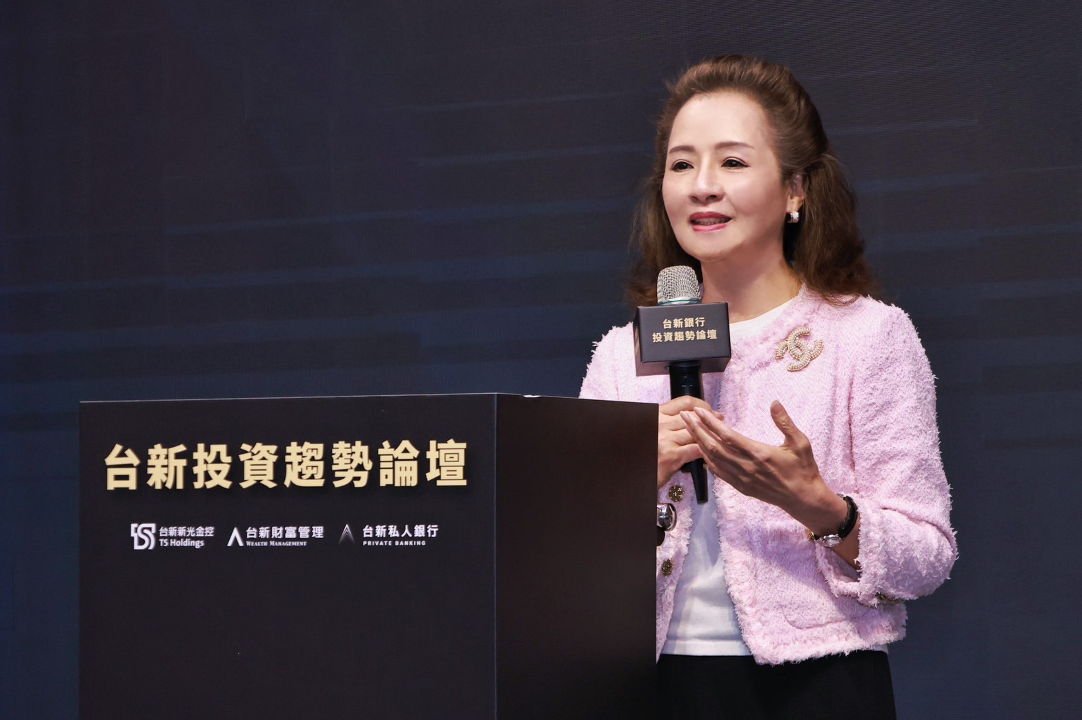 AI浪潮重塑投資版圖 台新銀行攜手《今周刊》解析全球趨勢與布局契機 196 AI浪潮重塑投資版圖 台新銀行攜手《今周刊》解析全球趨勢與布局契機 195