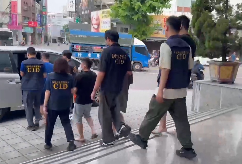 人頭公司掩護洗錢 高雄警3波搜索34地逮15人 203 cnews204260629a15