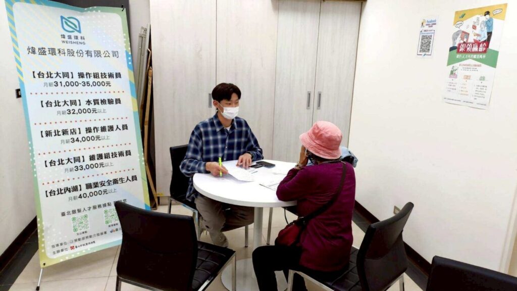 面試環節。(圖/南港銀髮人才服務據點題供)