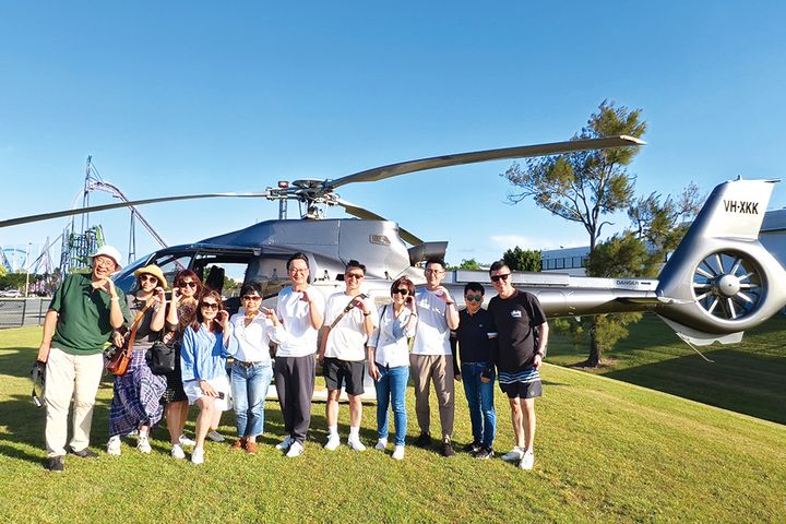 「中華航空澳洲同業暨媒體考察團」於「Sea World 海洋世界」直升機體驗。 記者-歐彥君/攝
