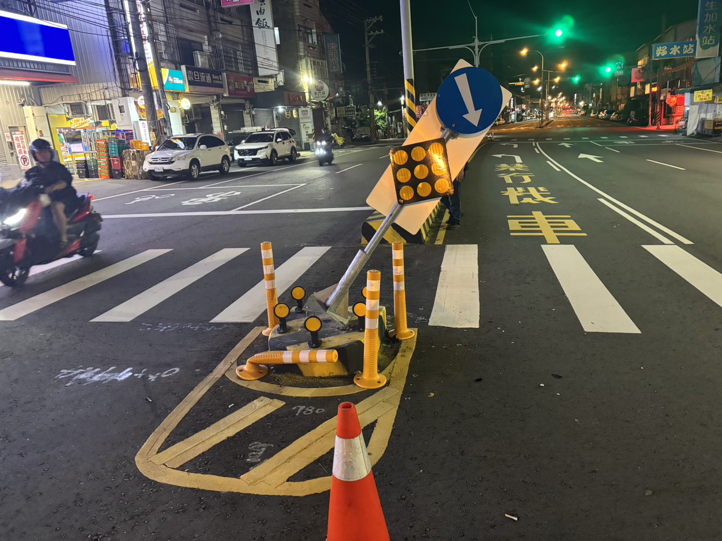 (有影片)/彰南路庇護島「又被撞」!17起事故引熱議 - https://www.watchmedia01.com