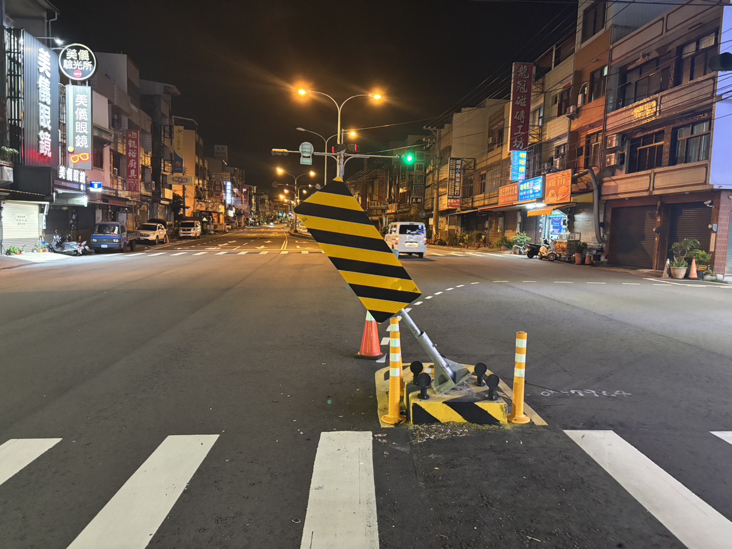 (有影片)/彰南路庇護島「又被撞」!17起事故引熱議 - https://www.watchmedia01.com