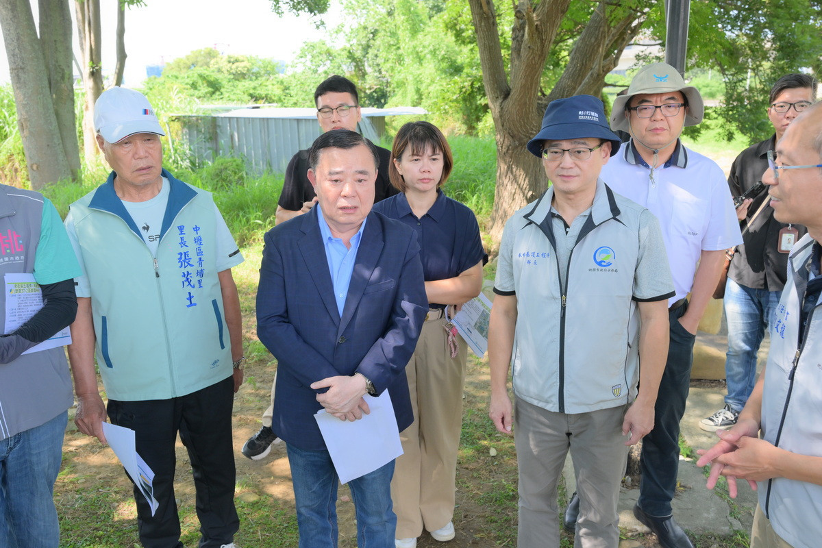 桃園市議會議長邱奕勝一行前往中壢區會勘老街溪堤防改善工程。<br /><br /> 