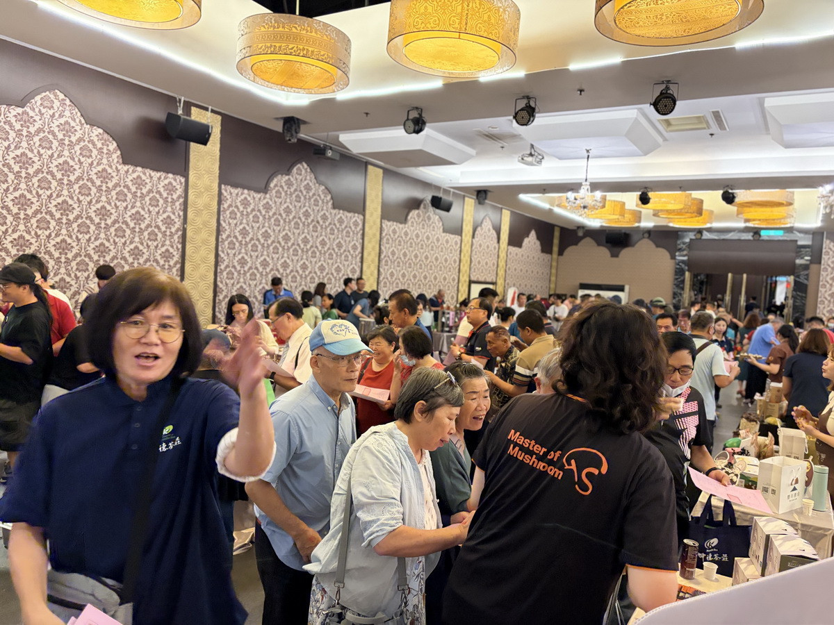縣商會辦理十大伴手禮票選，民眾參與踴躍。（民眾提供）