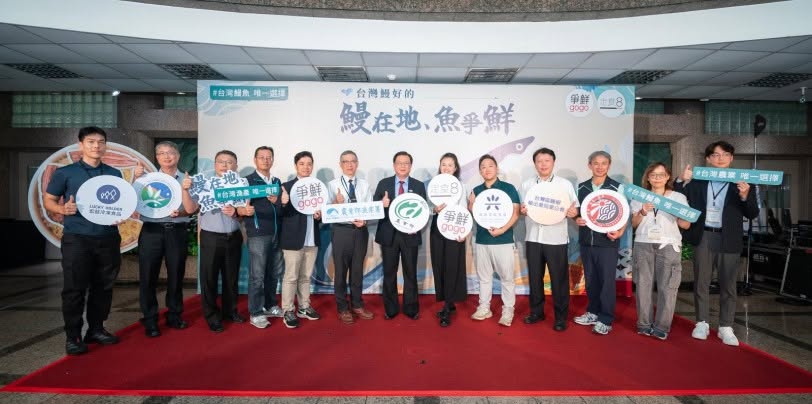 可能是一或多人和文字的圖像