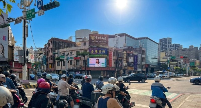 酷夏抗暑大作戰!桃園推夏季限定「縮短紅燈」 路口平均少曬20秒!