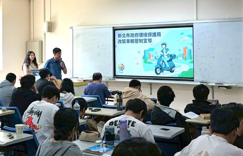 暑期護安寧 新北環警監取締噪音車啟動麥噪專案 58 《圖說》環保局與學校合作辦理噪音改裝防制宣導,強化年輕學子對於機車噪音危害認知,已辦理28場宣導活動,超過7,000名學生參與。〈環保局提供〉