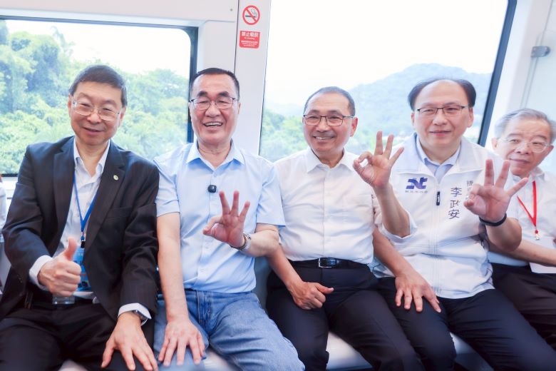 新北捷運跨越百公里 三鶯線通車開啟北台便捷新生活 37 《圖說》三鶯線通車首航。〈捷運局提供〉
