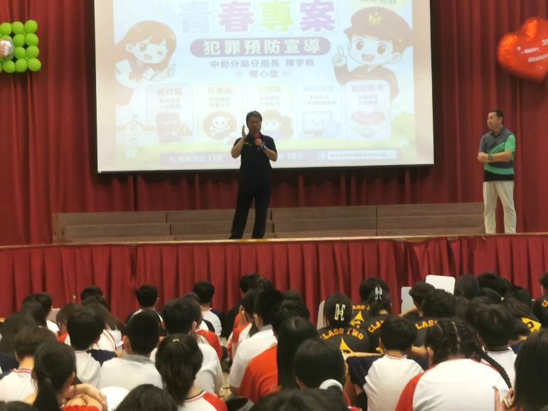 守護青少年暑假安全 中和警長前進校園宣導青春專案 40 《圖說》陳宇桓希望透過「青春專案」預防宣導,協助學生建立正確法治觀念,迎接平安暑假。〈中和分局提供〉