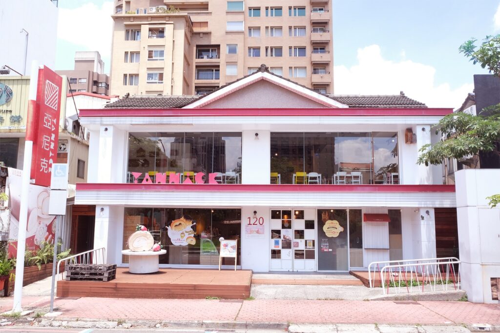 亞尼克台中旗艦店改裝開幕 7/1日起「百元生乳捲」三天熱力開搶 26 02 深耕大台中甜點市場亞尼克台中旗艦店進行改裝翻新預計7月1日改裝開幕 1024x683 1