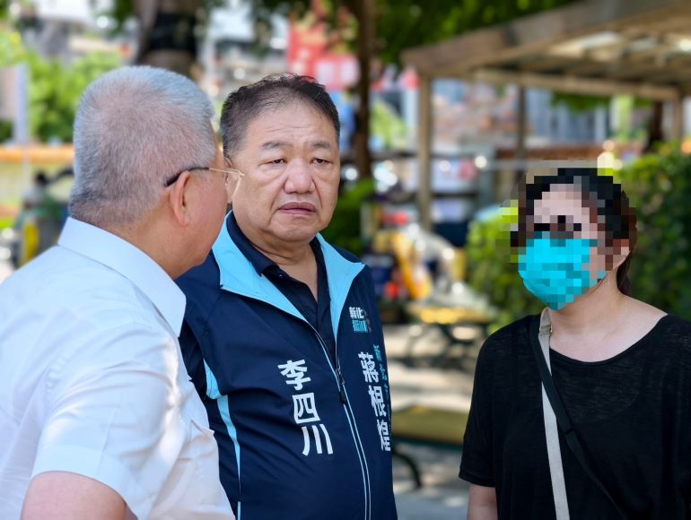 蔣根煌慰問中和警陳旻群家屬 允全力爭取最優撫卹 14 《圖說》議長蔣根煌承諾新北市議會將全力協助家屬爭取最優渥撫卹,並整合各界資源提供長遠照顧。〈中和分局提供〉