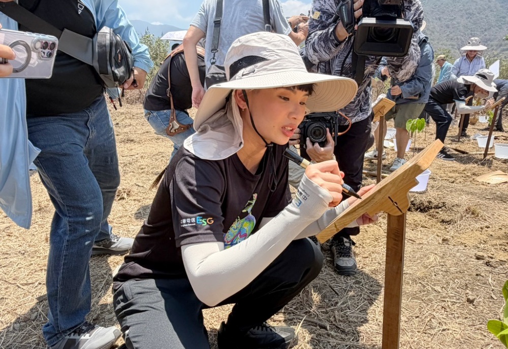 中華電信前進屏東復育海岸林 與戴資穎攜手植樹守護國土 57 20260630012