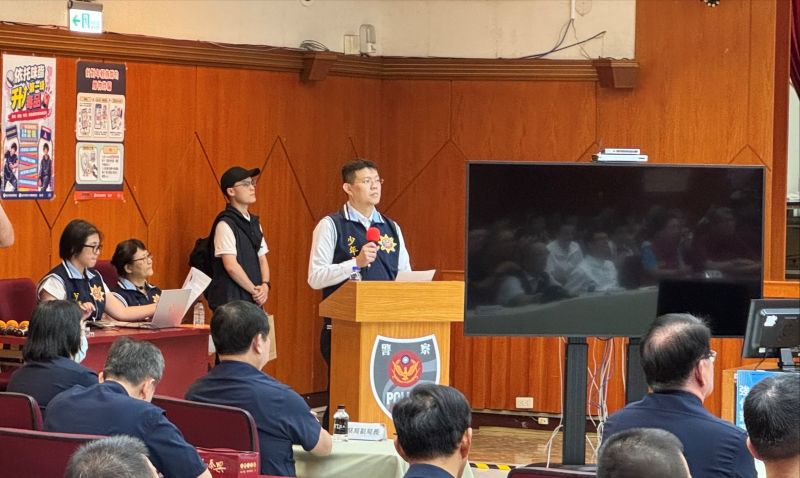 青春專案展開 侯:全面守護青少年安全 落實反毒打詐 52 《圖說》警察局執勤同仁參加青春專案勤教。〈新北市警局提供〉