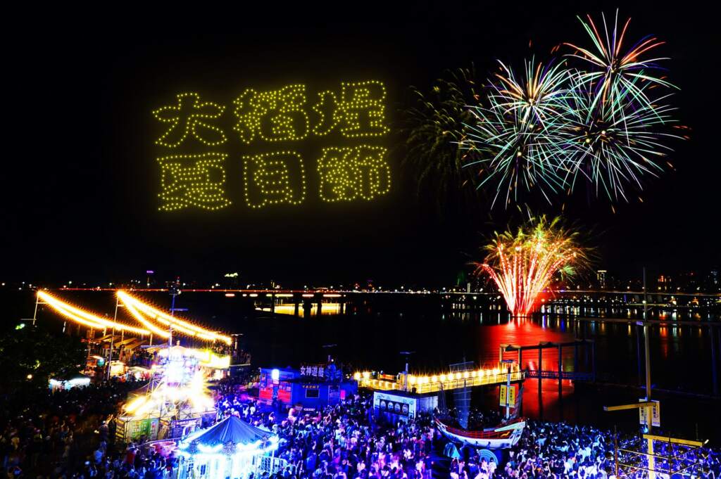 ▲2026大稻埕夏日節升級 開幕及壓軸場「煙火×無人機」首度合體共演 (圖為示意圖)