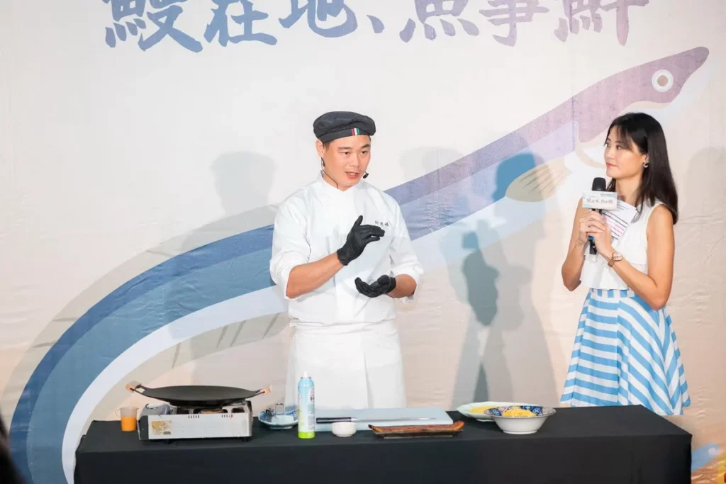 「好食慢慢」創辦人暨主廚簡儀松現場示範鰻魚料理