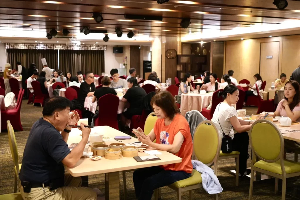 福粵樓百席訂位全滿,並特地推出「免單抽抽樂」的回饋活動,最大獎可抽到當日帳單全免。(圖_福容台北一館提供)