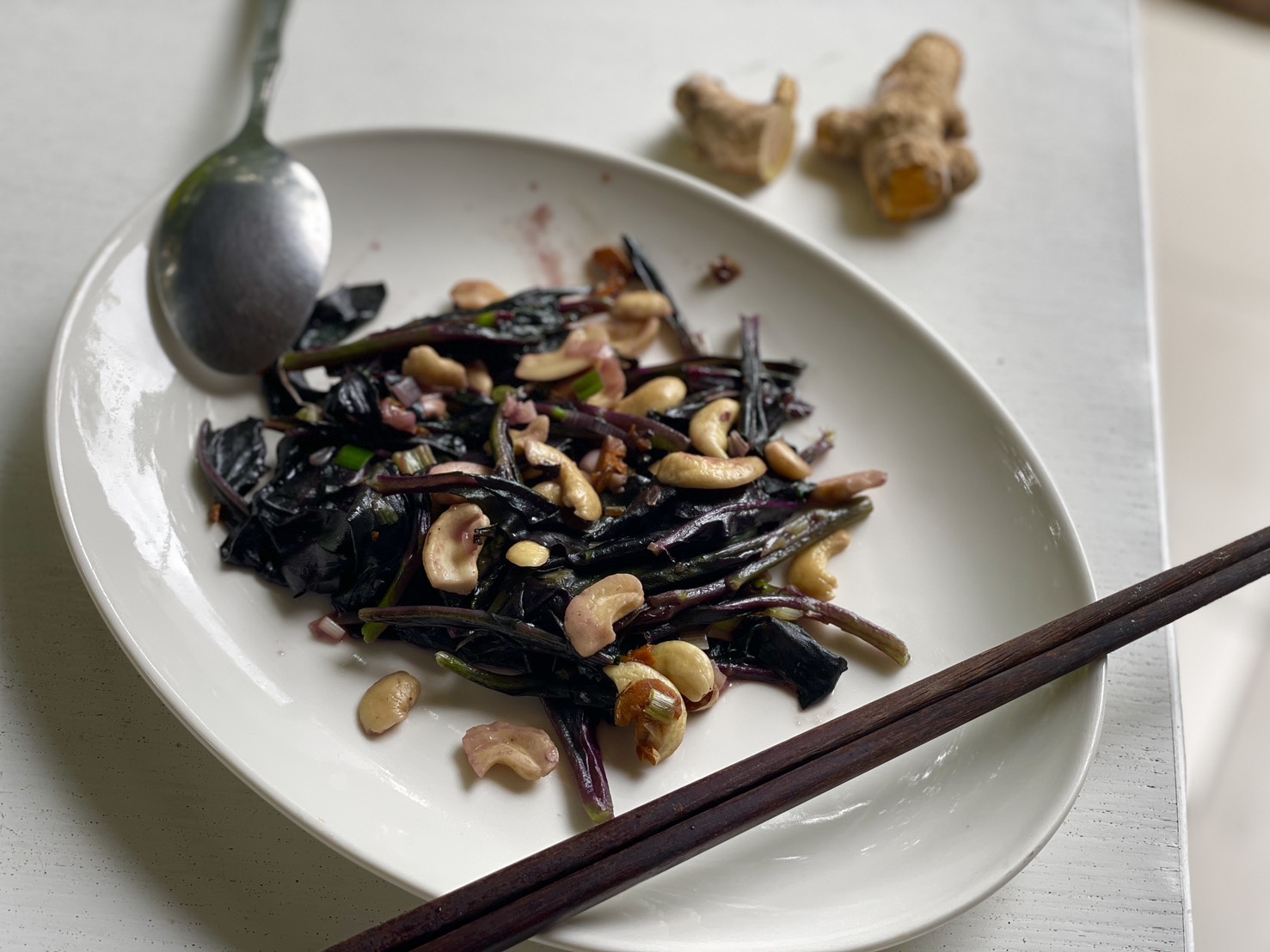 【Yinin Longstay專欄】小暑過 一日熱三分 / 腰果炒紅鳳菜 240 【Yinin Longstay專欄】小暑過 一日熱三分 / 腰果炒紅鳳菜 239