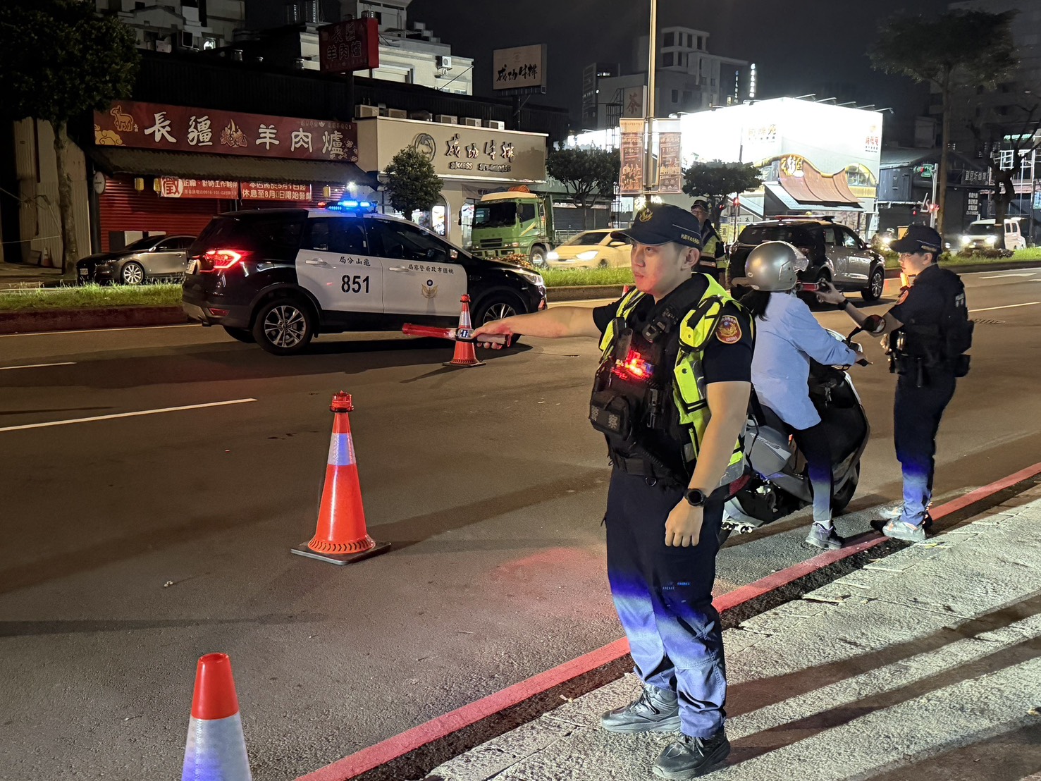 龜山警出動46警力加強取締 2人涉毒、酒駕遭逮 S 90144935 0