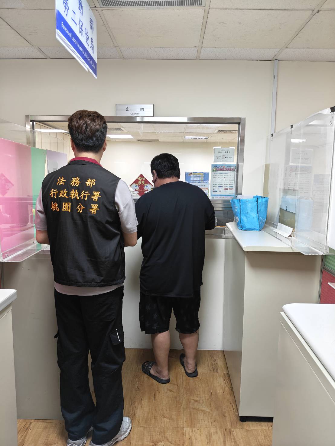 男欠逾170萬不繳 桃園分署赴透天厝貼封條追回債務 212 2