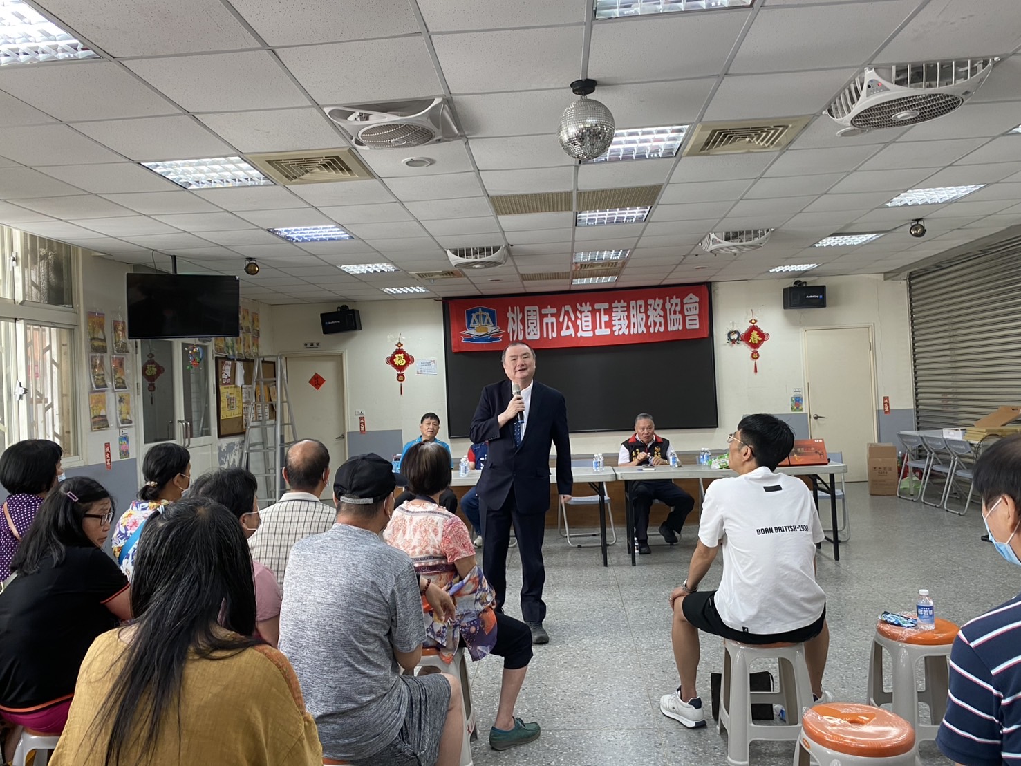 全國被害人權協會理事長劉承武應邀擔任專題講座,以司法實務經驗深入淺出分享長者常見的受害風險,提醒民眾提高防詐騙、防剝削及自我保護意。(記者 包克明攝)