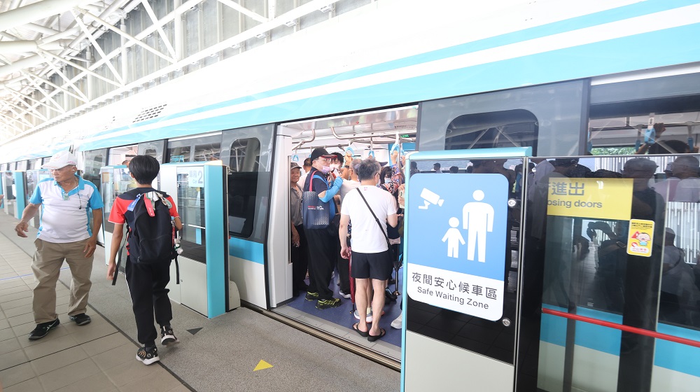 三鶯線通車首日爆人潮 逾2萬人次搶先搭乘 - https://www.watchmedia01.com