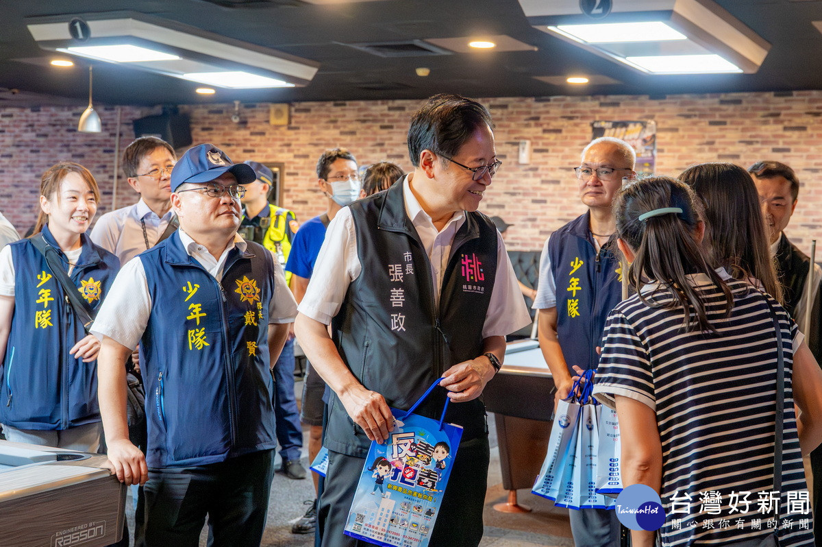 桃園市長張善政30日晚間出席「115年青春專案首日宣誓活動」。